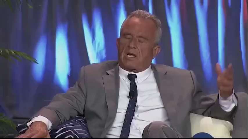 #罗伯特·肯尼迪谈论手机辐射的真正极端危害
我刚刚赢得了针对联邦通信委员会的一场大诉讼……因为它在手机辐射问题上向公众撒了谎。
如果你有孩子，千万不要让他把手机放在头部附近。也不要让他把手机放在前口袋...