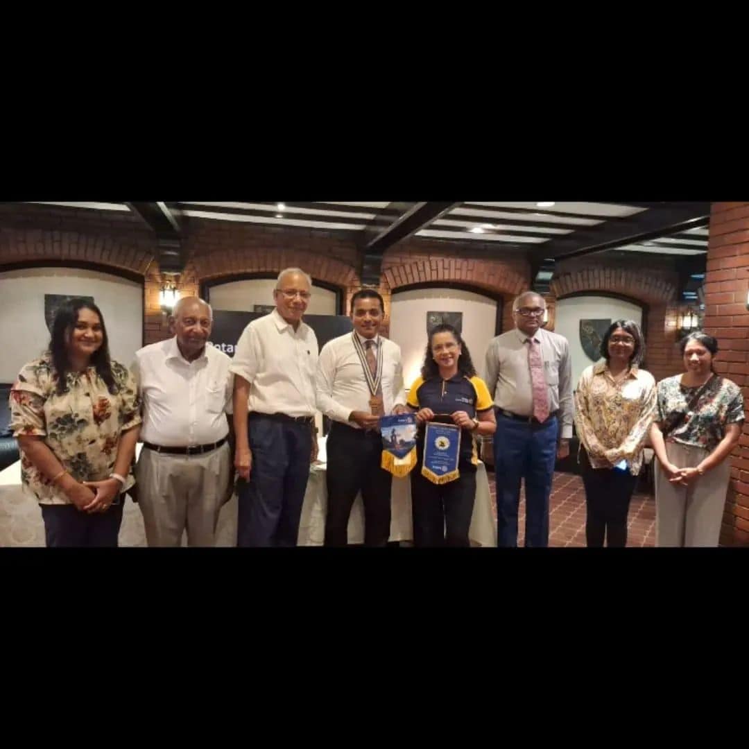 Rotary Club de Lins - Norte – Uma Homenagem à União Global

Fortalecemos os laços da amizade interna...