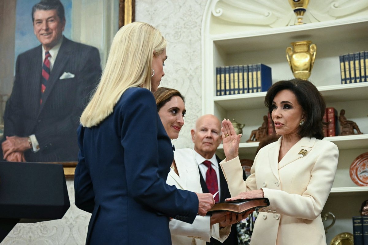 🔥BREAKING: Jeanine Pirro sworn in as interim U.S. Attorney, vows “no more mercy for criminals.”
