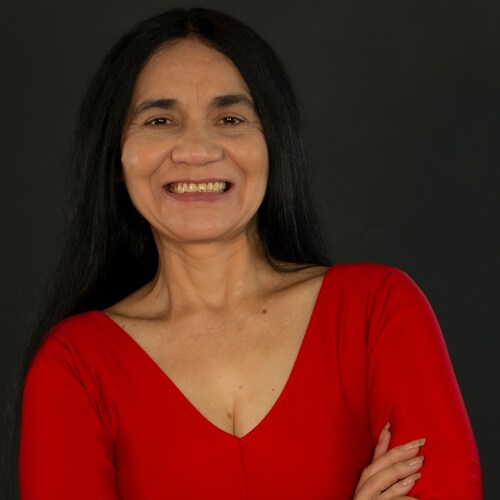 Atriz. Artista multidisciplinar. Acredito em Deus, pátria e família.Amo meu país.