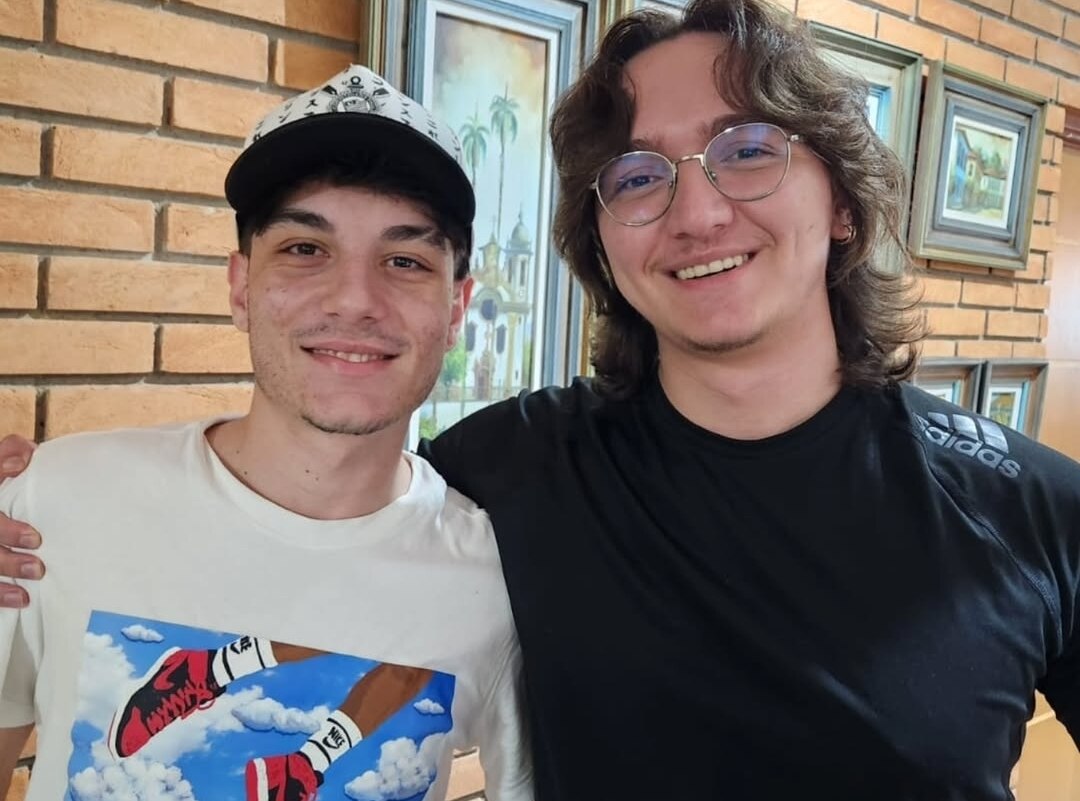 Texto do YEP4480:

Quando falamos que o Rotary conecta as pessoas, aqui temos uma prova. Nosso queri...