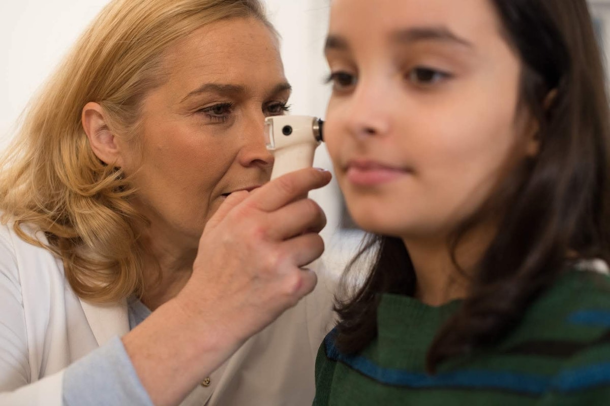 Prevenção e tratamento de doenças

Educamos e equipamos comunidades para que possam evitar o alastra...