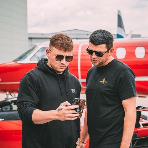 Passionate forex trader with over 10 years of experience in the dynamic currency markets.