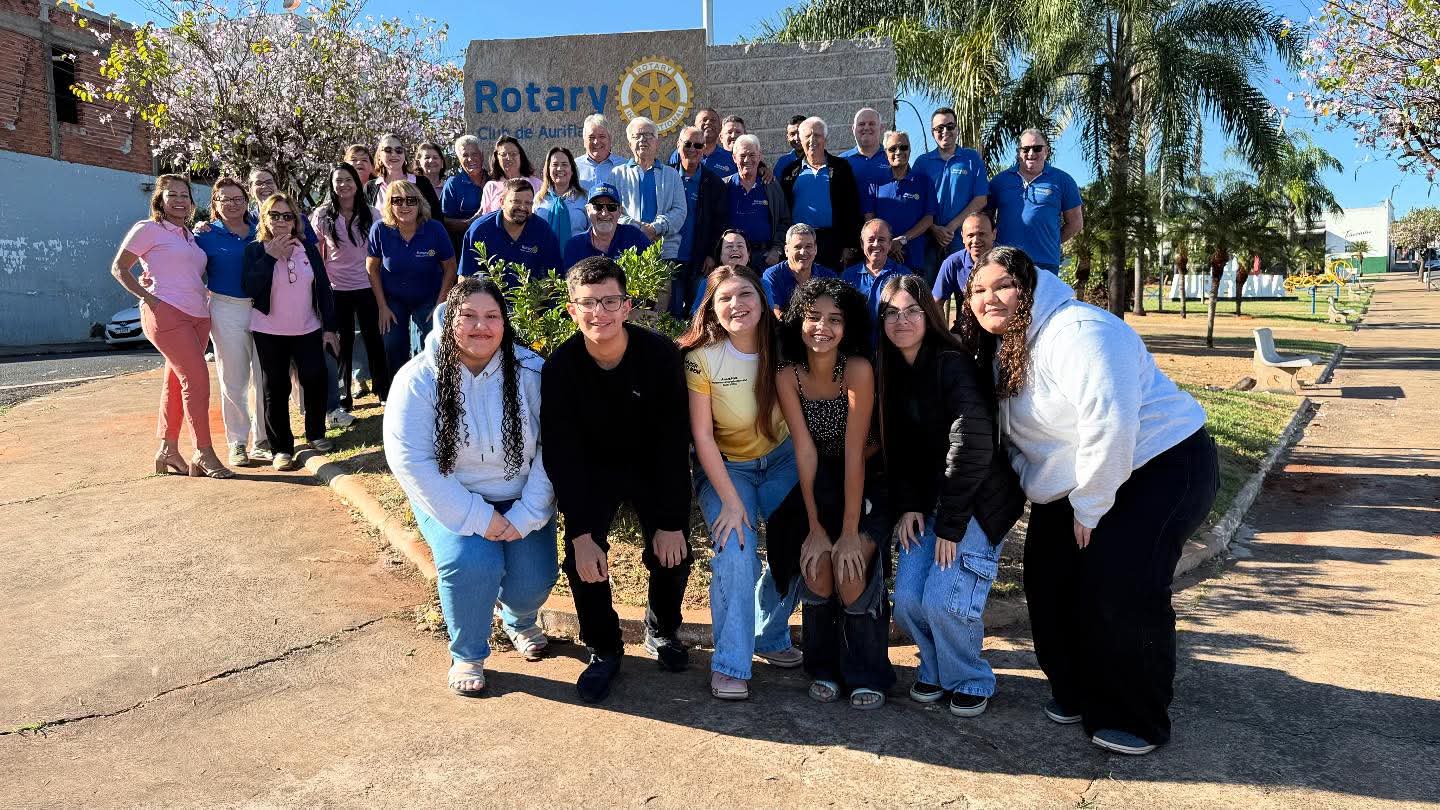 Texto do Rotary Club de Auriflama

Hoje recebemos com grande alegria a visita do Gov. Lello e sua es...