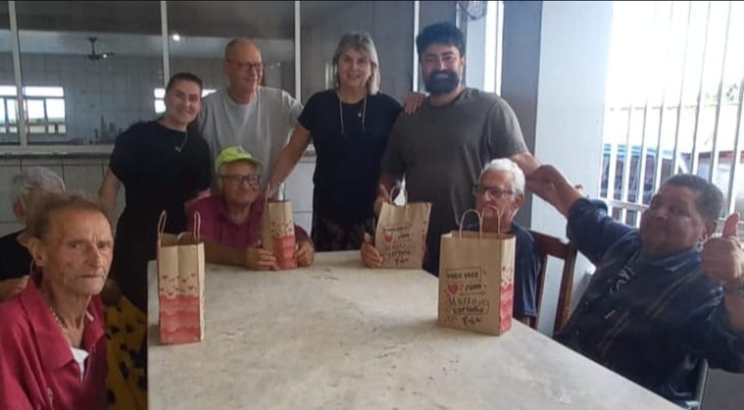 Em ação especial do Dia dos Pais, o Rotary Club de Ibirá se reuniu para um delicioso café da tarde n...