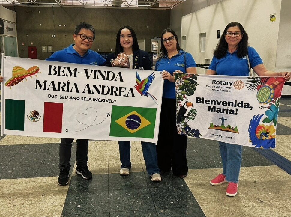 Texto do YEP4480

Nosso chegadas e partidas de hoje é a chegada da nossa querida Maria Andrea, de Ch...