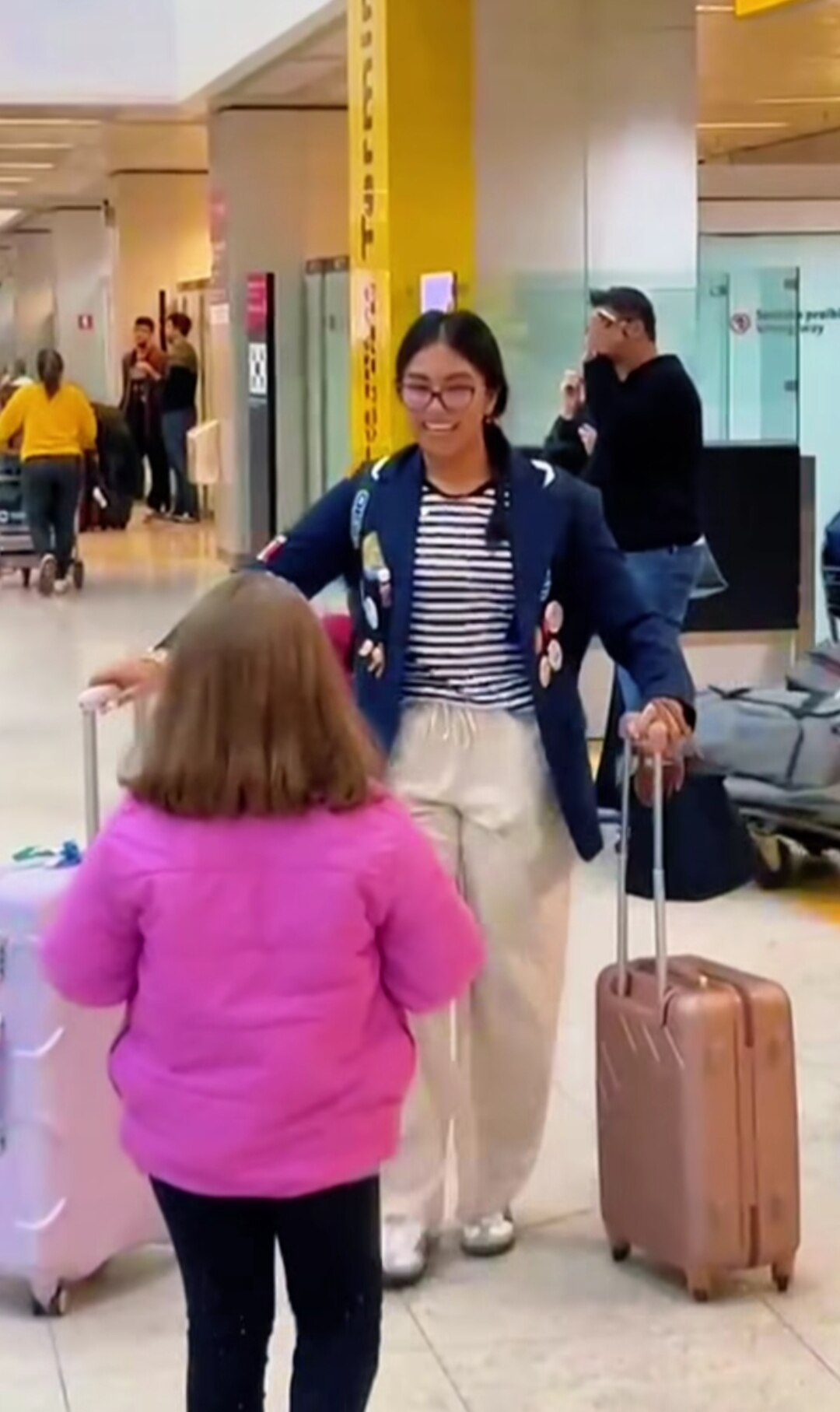 Texto do YEP4480

Em nosso chegadas e partidas, temos a chegada da nossa querida Brianda, do México ...