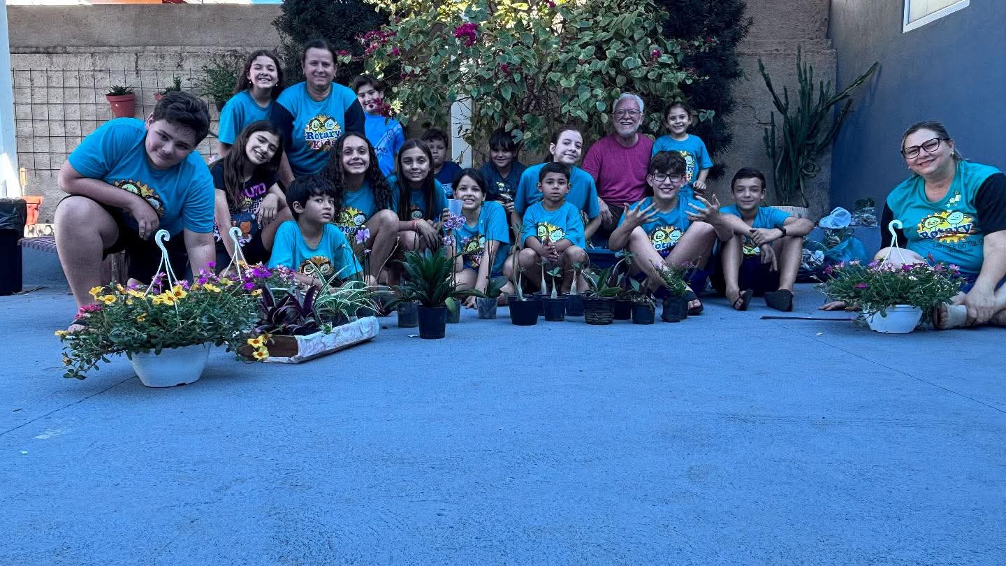 JARDIM FLORIDO foi o projeto sobre Meio Ambiente realizado pelo Rotary Kids de Santa Fé do Sul no di...