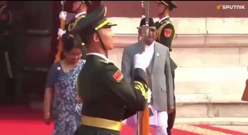 9月9日，尼泊尔总理奥利在北京阅完兵，回去就被赶下台。