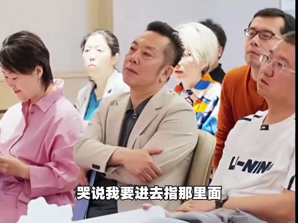 近日，西贝官方号“西贝品味早读”发布一则视频，一名宝妈分享孩子快1岁时不肯吃饭，后来在西贝学会吃饭的故事，令西贝董事长贾国龙深受鼓励落泪。不过目前，该视频已不可见。

2025/9月27日上午，西贝官...