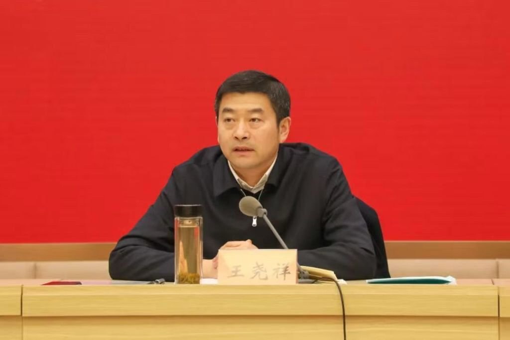 
杭州电子科技大学给全校师生发邮件、短信，提醒大家不要翻墙，发表攻击党和国家领导人的言论。

并在开学前召集所有老师开会，要求导师们关注自己研究生的上网情况。

王尧祥已任杭州电子科技大学党委书记，主...