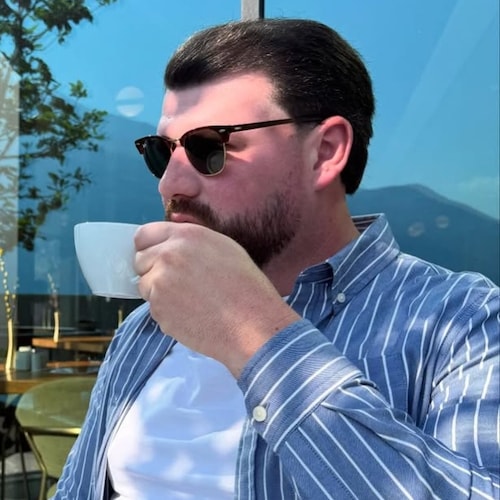 1st generation American. Patriot. My priorities are God Family Country.