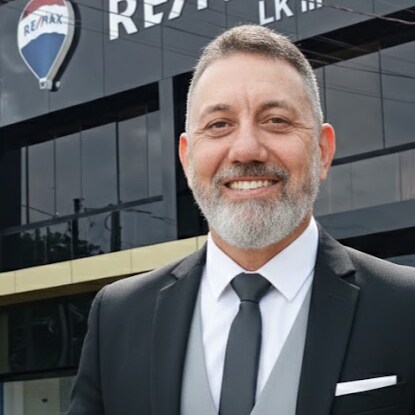 Anselmo Pedroso é um homem de atitude. Aos 60 anos, ele é um corretor de imóveis experiente, técnico em edificações espe...