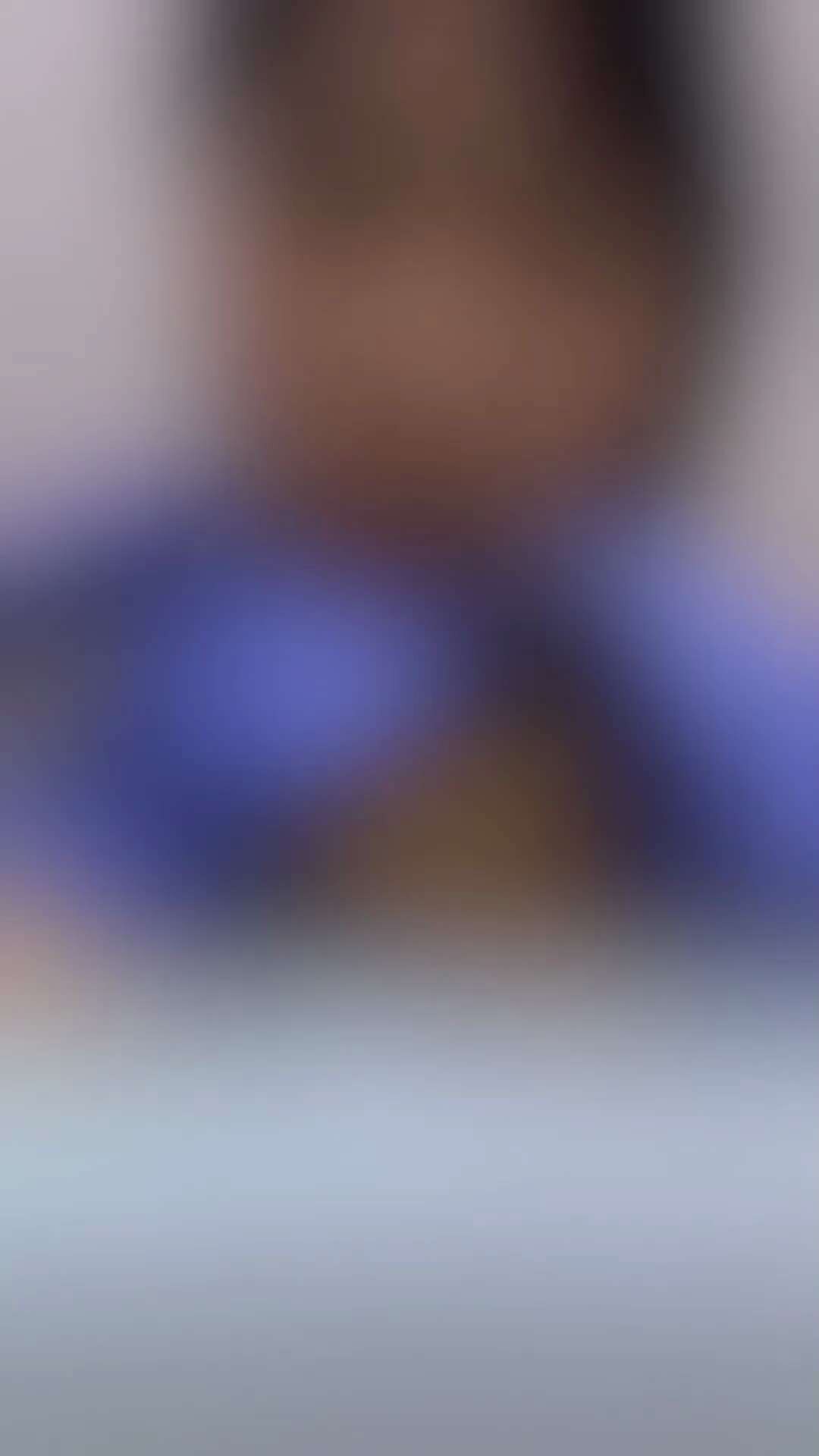 她一生中最长的一小时，每一秒都是一世

2025年11月1日，广东省汕头市龙湖中学，一群女生在厕所内对一名未成年女同学霸凌。

她们胁迫受害者当众脱衣自慰，借此进行极端羞辱，同时对其谩骂、拳打脚踢、反...