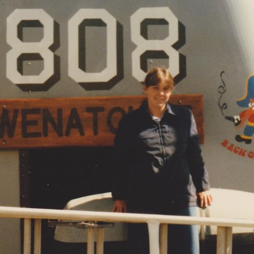 Christian,  proud veteran (JSOQ & JSOY), wife of a Navy retiree & mama of 3! Love God, family & country! I block trolls,...