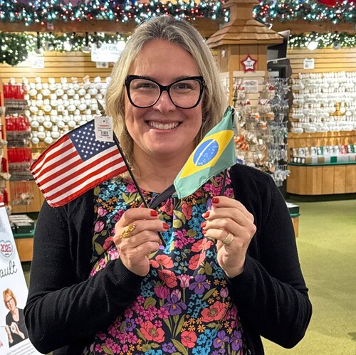 Não me peçam ajuda financeira! Peçam ajuda ao Lula, se cadastrem no bolsa família! Façam como metade da população brasil...