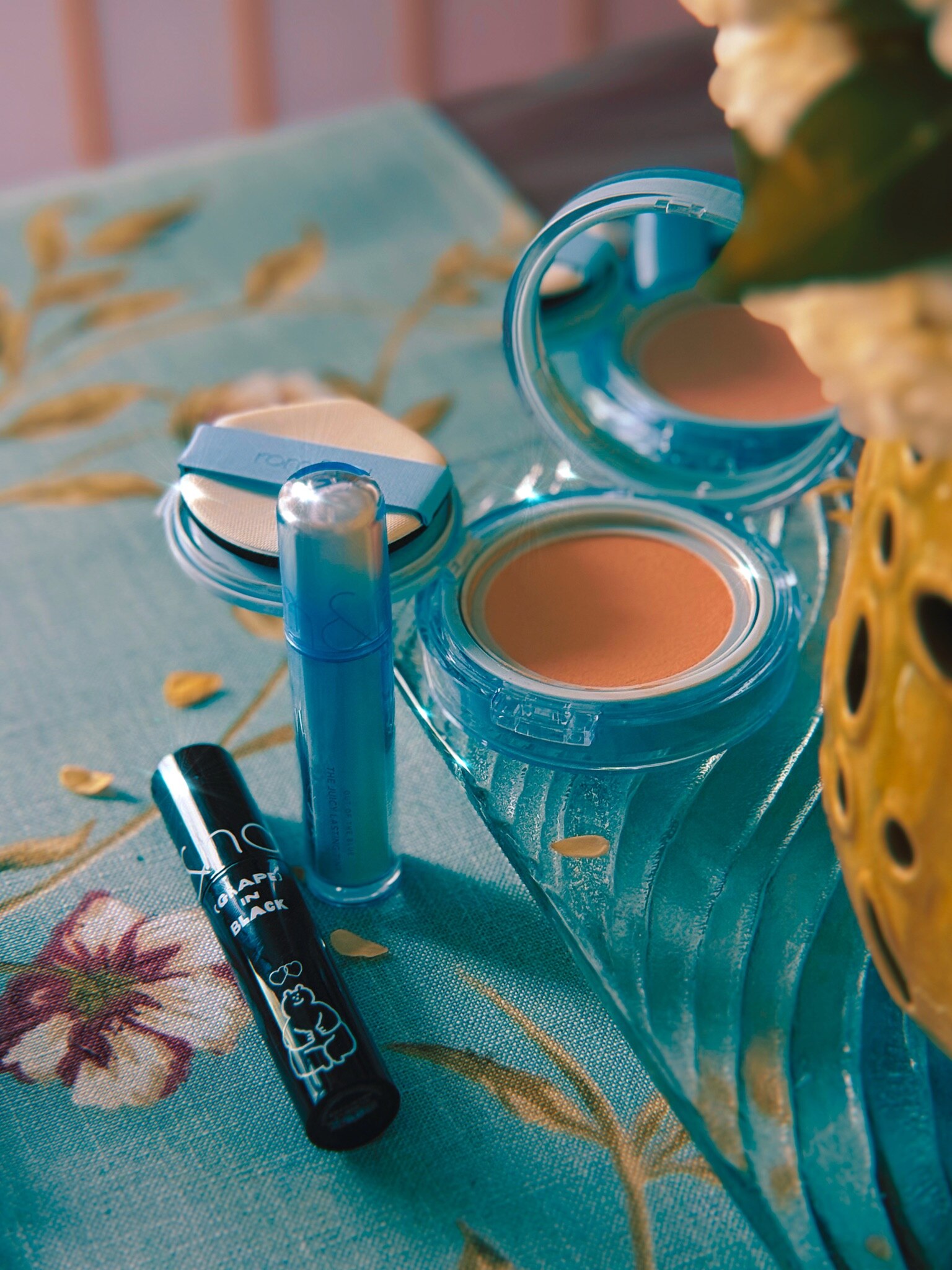 Next up… grapy cyan glowingly 🪁

Bare Grape and Grape Bomb 🍇 juicy, shining and sweet tint. A look...