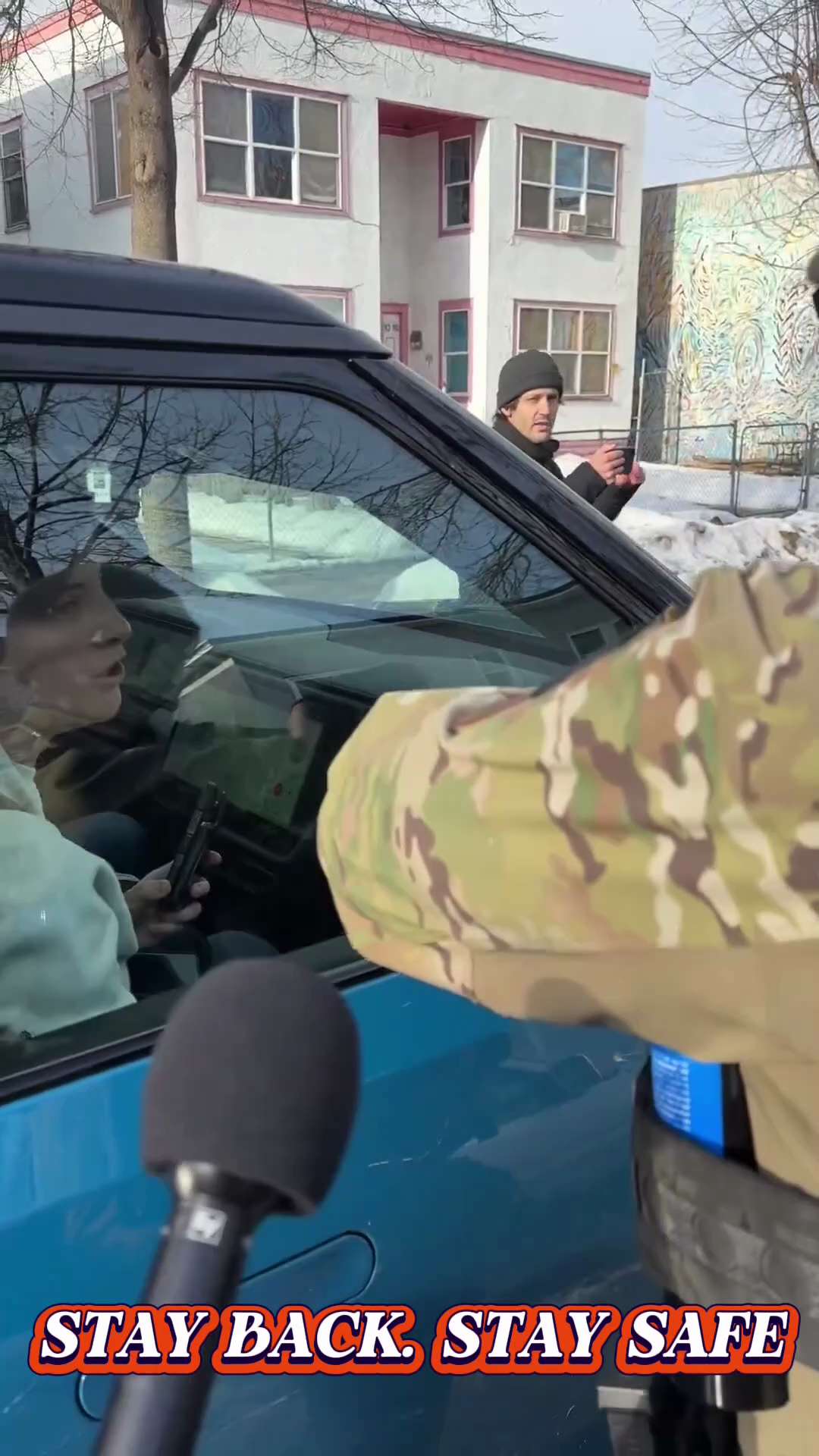 🚨 MINNEAPOLIS: Border Patrol Agents WARN Two White Women in SUVs — “Don’t Make a Bad Decision Today...