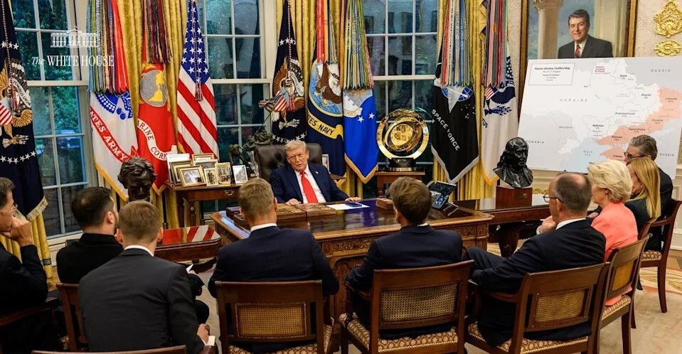 🇺🇸🇪🇺🇮🇷重大进展：川普政府周一正式要求欧洲盟友分享有关伊朗目标的情报
👉 两名欧洲官员证实了这一请求
👉 其中一人表示，他们预计核设施不会遭到袭击，更有可能的是“对杀害抗议者负有责...