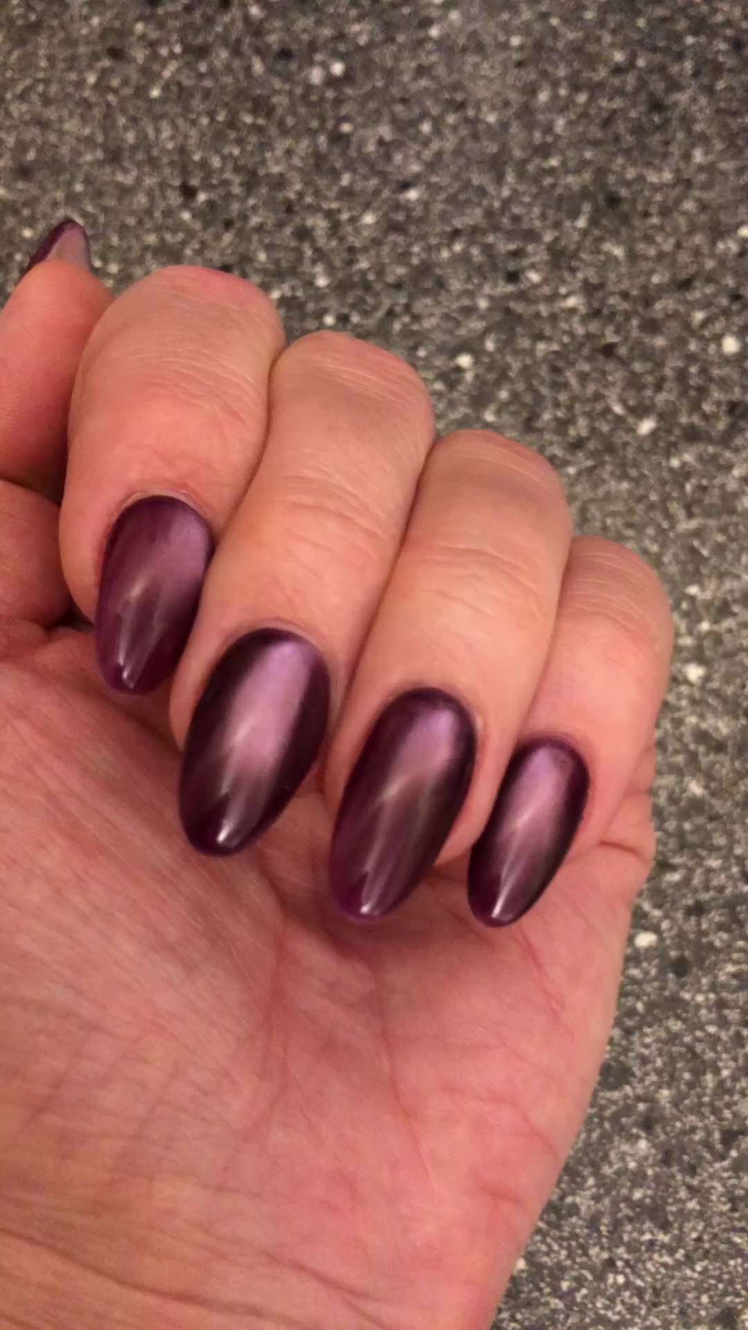 Who else loves Cat-eye nails? 💅 🙀