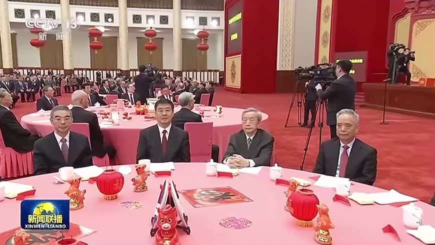 不久后，这个屋子里所有的牲口都会被点天灯。又是一年，祝七哥七嫂一家子以及全体战友及其家人马年快乐，幸福安康，无病无灾，盘古相聚……
同时，再次诅咒中共马年灭亡，不得好死，死的惨无人道，惨绝人寰，死无葬...