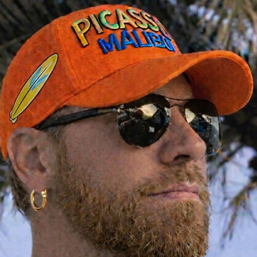 Music producer, Songwriter, Artist 🧑‍🎨 Film 🎥 maker, Photographer, New MalibuSelfies app coming soon🇺🇸 Man 👨 of GO...