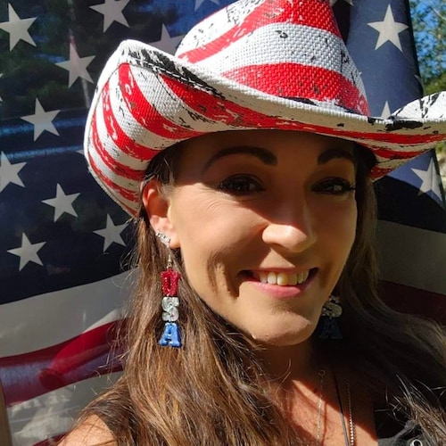 Soup Mama Official is a nonprofit organization that supports patriotic events internationally.