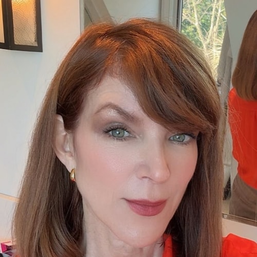 I,m  Sabrina 
I live in Miami I'm a Supporter of BOLSONARO, TRUMP and ISRAEL.
Because the Lord 's good. Christ is ALIVE....