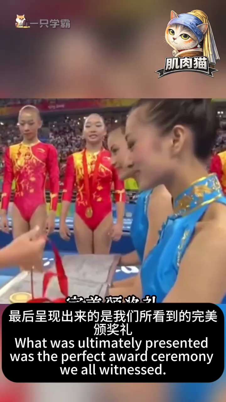 😮【震惊！国宴服务员竟是特种兵？】柔弱外表下藏着猎鹰突击队精英
——这是你们自己官方采访承认的，可不怪网友们深挖

💥你以为国宴上的服务员小姐姐是普通人？
🔺看那眼神——犀利扫视，环顾四周，手下...
