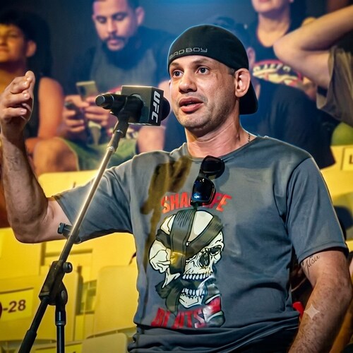🙏🏼DEUS e FAMÍLIA🙌🏼
🥋BJJ & MMA🤼‍♂️
💂🏻‍♂️Vigilante (Segurança)💀
🥊Esportes🏃🏋️‍♂️
🇧🇷Brasil Brasileiro💛🇨🇭Suí...