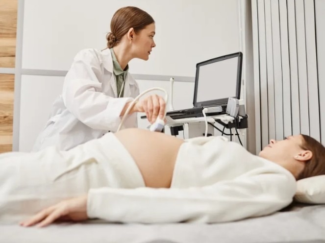 Các mốc khám thai quan trọng 3 tháng đầu: Khám đúng thời điểm để làm gì? 
Các mốc khám thai quan trọ...