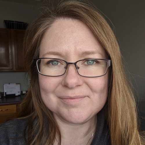 Artist, writer, pilot. Loves Jesus. Always a farm girl. 

Substack: https://www.julieneidlinger.com/