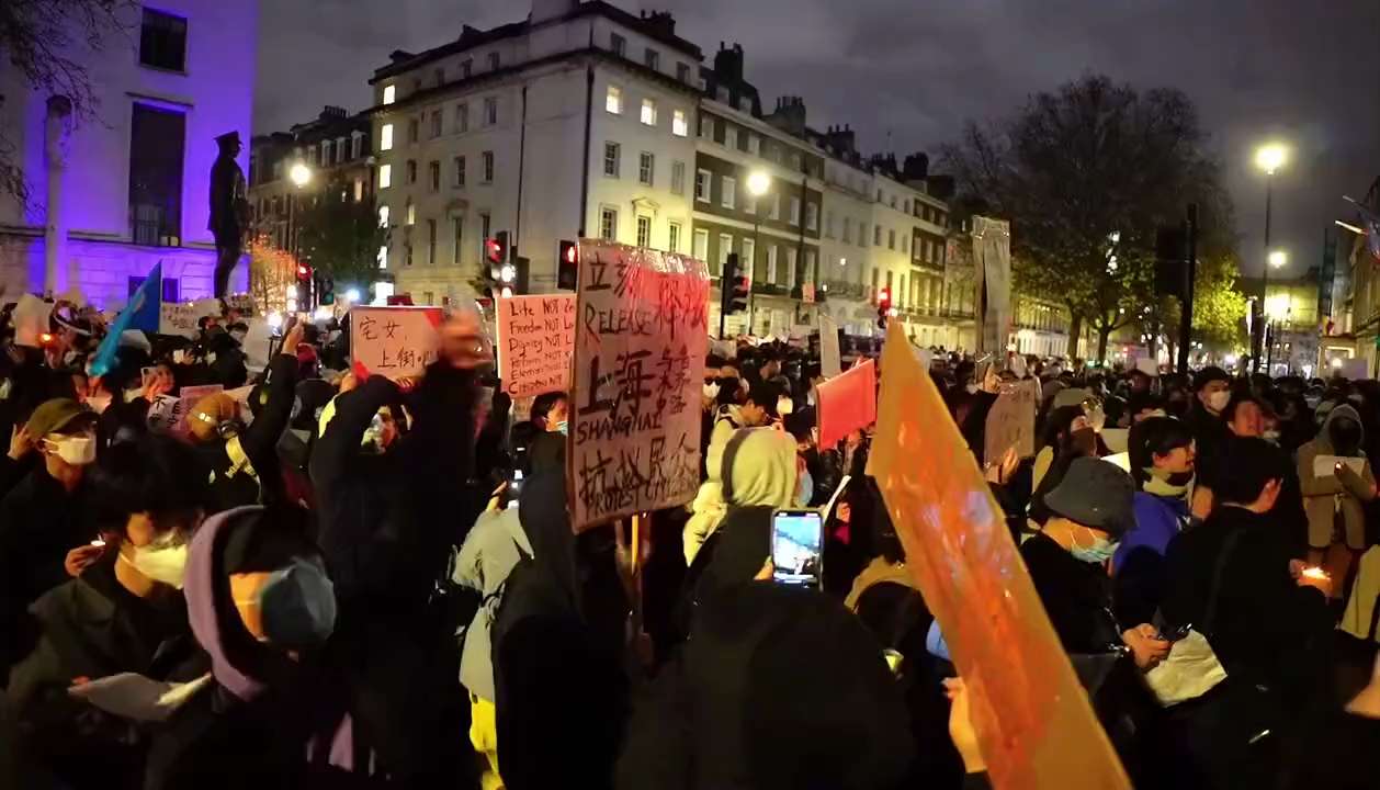 RT @maksphotograph5: Hundreds gathered outside Chinese Embassy in London for protesting against #Zer...