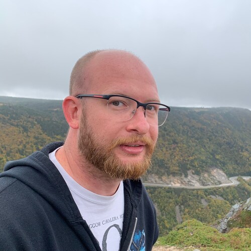 anti-imperialist, peace activist & BVOR Refugee Sponsor / I like cats, films & own a divey metal bar. #FreeAssange @Hami...