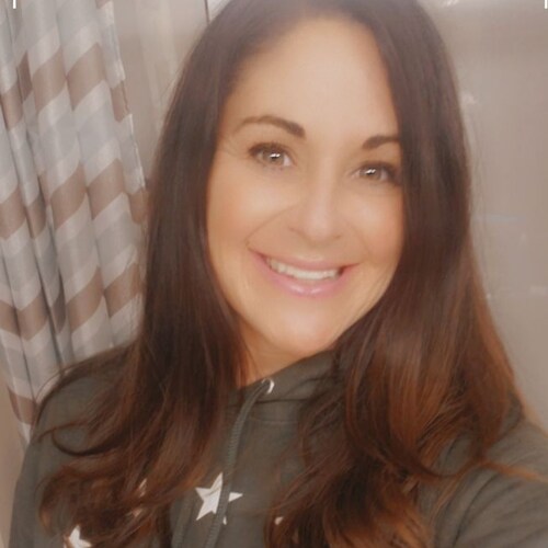 Wife & full time working mama of 2 kids & 4 furbabies 😁