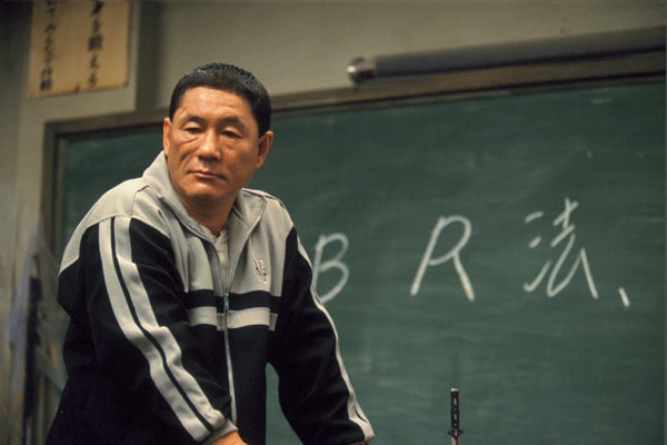 当世界混乱疯狂，靠什么来救赎无助、茫乱的人们？
想起学生时代深深影响我的一部电影：北野武 《大逃杀》。
当我们看清这个世界还会不会去爱？
只有爱和死能改变一切，爱比死更伟大。