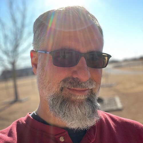 Conservative, Computer Engineer, (well) married, father of 4, Catholic... not always understood, but always arguing ;) #...