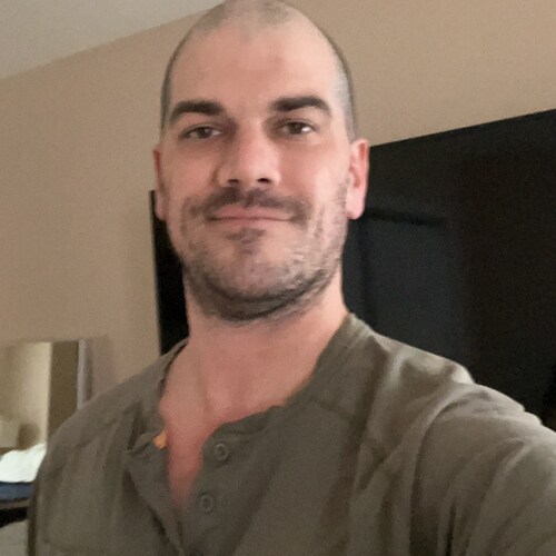 Blue collar Twitter fugitive, always follow back.