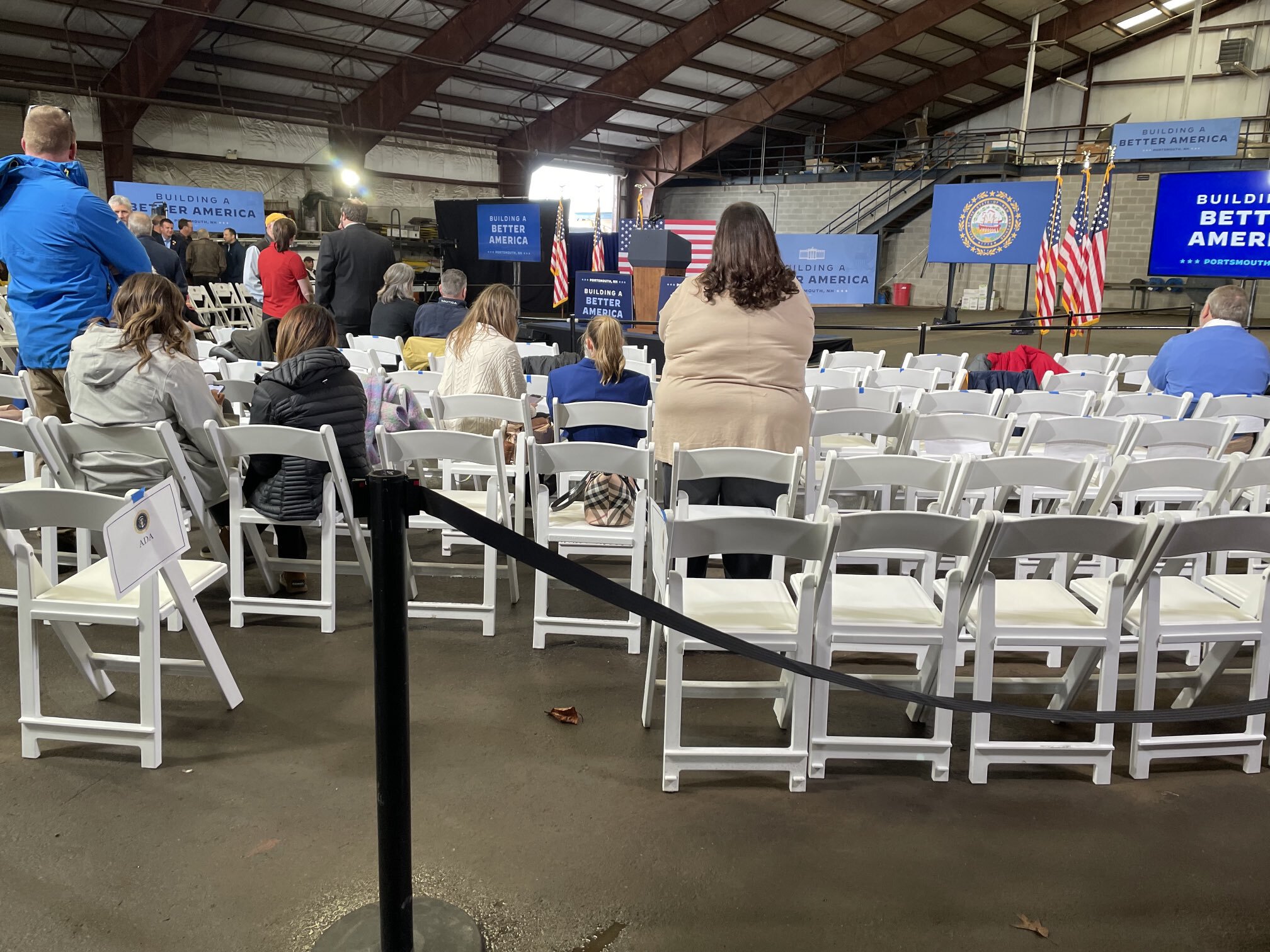 This is the crowd the 81 million vote man drew yesterday in NH. It looks like his campaign crowds plus or minus 2 people.