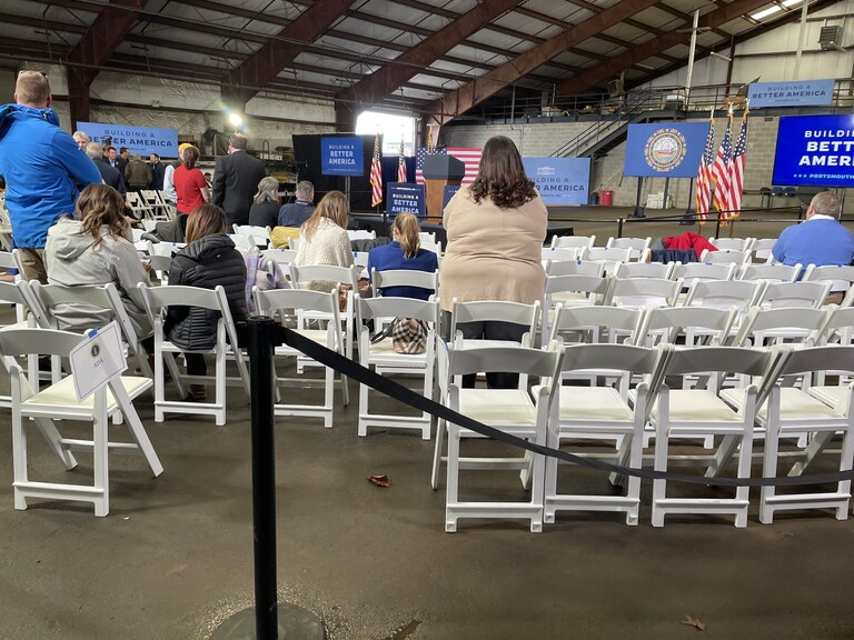 This is the crowd the 81 million vote man drew yesterday in NH. It looks like his campaign crowds plus or minus 2 people.