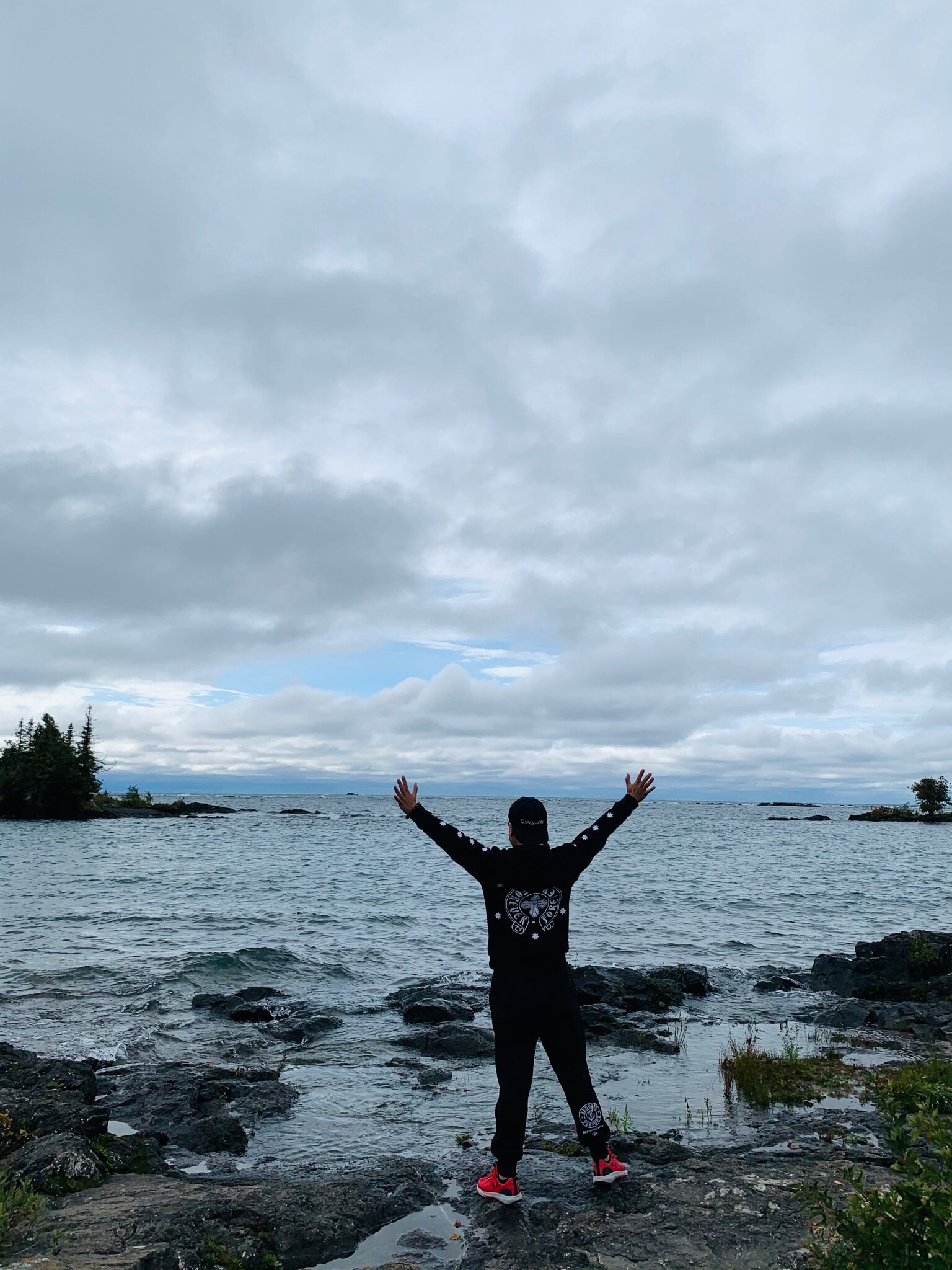 刚刚和老哼三票兄、顽童大哥整理讨论完明天大直播的问题。
Gfashion 海纳百川 有容乃大