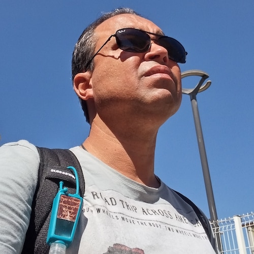 Cristão evangélico metodista, estudante do cristianismo, conservador, pai, solteiro, estudante de música/trompete, TST, BPC, estudante no geral.