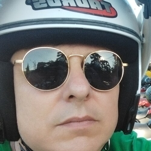 Empresário sobrevivendo, escravo do sistema, sonhando com a liberdade.