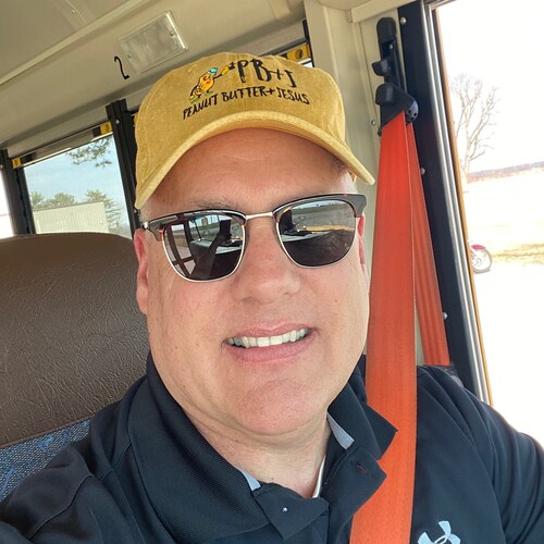 🍊 Pastor 🙏🏼 Marine dad, Son is a Police Officer👮‍♂️ Daughter is a missionary, Happily Married ❤️ Patriot, Conservati...