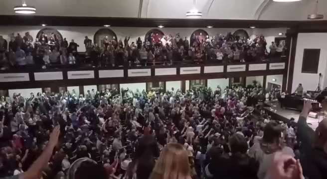 WOW!! CHECK OUT THESE STUDENTS FROM ASBURY, KENTUCKY UNIVERSITY PRAISING GOD!!! HALLELUJAH!! ✝️🙏✝️�...