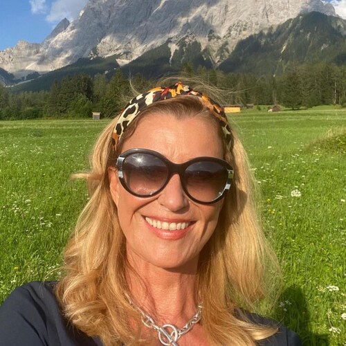 🕊| GOD FIRST
📲| Product/service
📊Fx trader and educator
⏰ 24 hours active 
Dm to start now