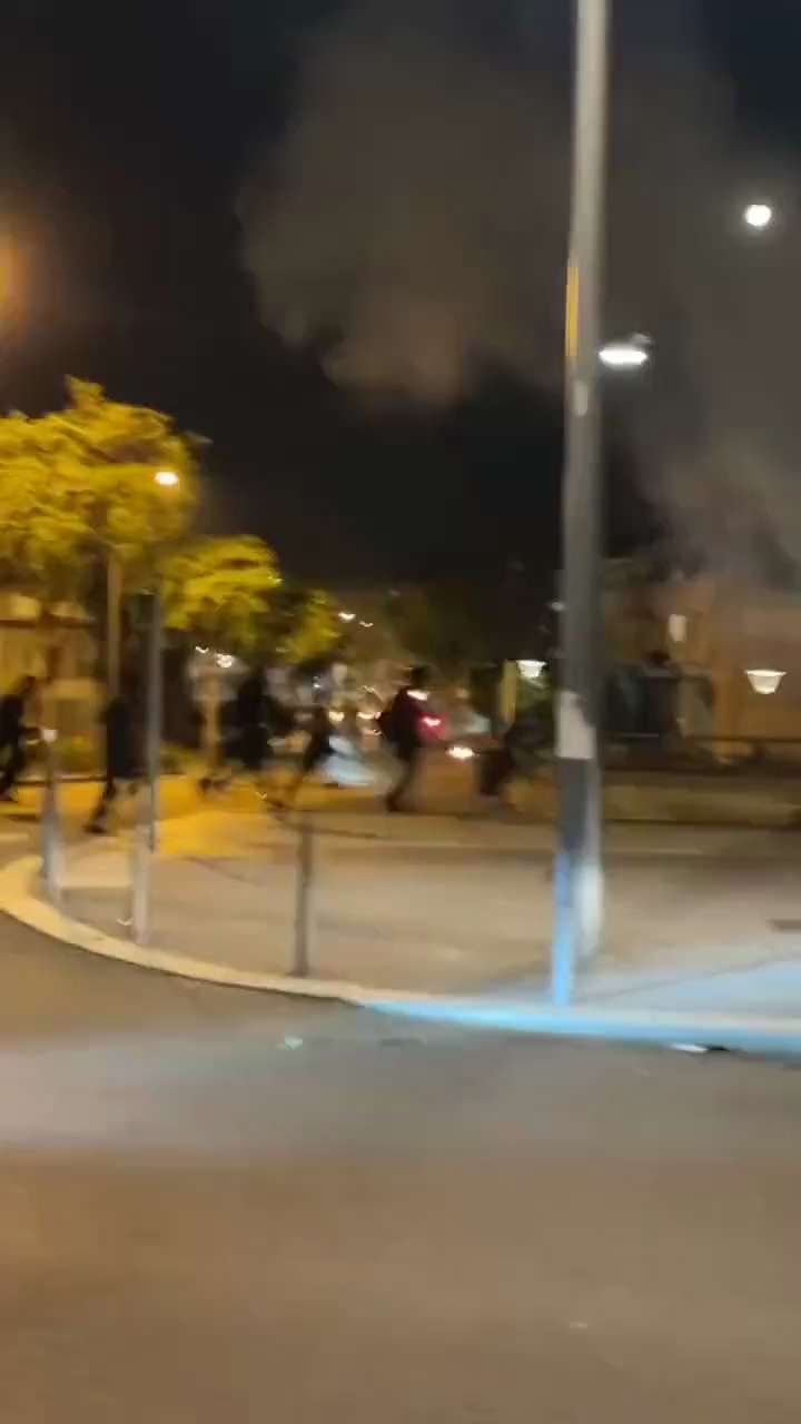 🇫🇷⚠️ Rioters using IEDs in Lyon, France. 

