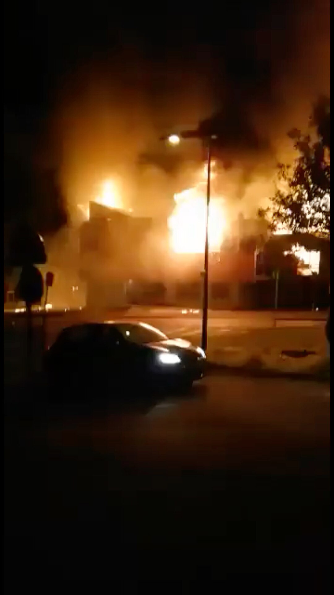 Rioters in France have set the Jean-Macé library in Metz on fire tonight.
Looks like the building is...