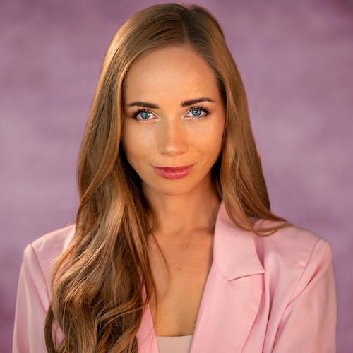 Real Estate Broker Associate 
Lpt Realty LLC

Background in Criminal Justice, Finance Negotiations, Fine Arts, Cinematog...