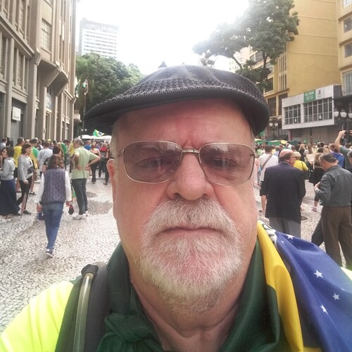 casado,católico 
contra esquerdas e políticos que meteram as mãos no"jarro"urnas eletrônicas voto impresso crimes punid...